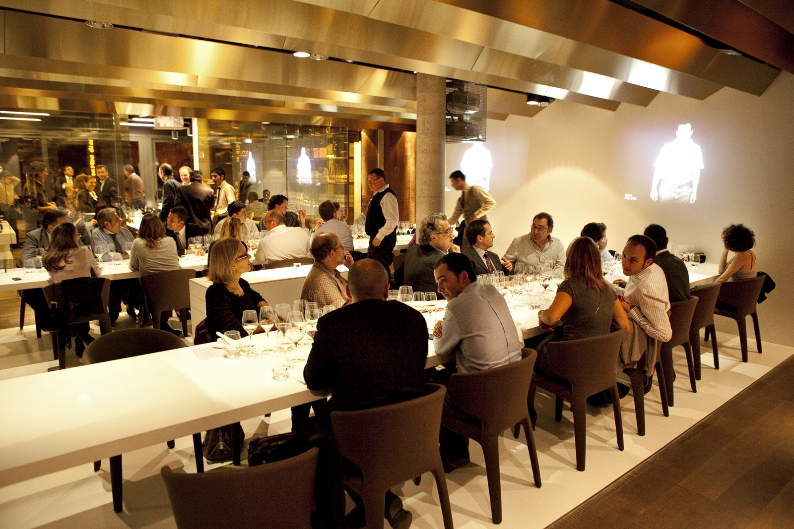Monvinic cena con bodegueros